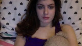 lucyvickers undresses and shows puffy bread