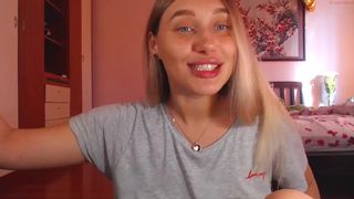 highlemonsss juicy babe striptease dances