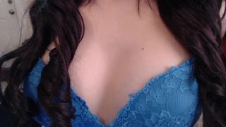 heidifox  crazy bitch fucks herself with fingers