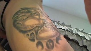 heidifox  amazing babe jerking her shaved cunt