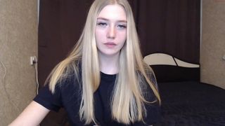 baby_frost hot lady plants hand in anus