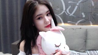 aynakio gorgeous bitch chatting in fries