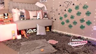 aubrilee lady performs a gorgeous striptease
