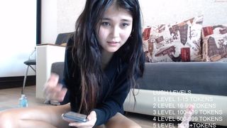 asianangel01 jerking off the clit on the bed