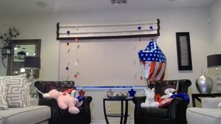 arianina sweet shows ass