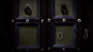 Riley Reid busty wench pulls pussy