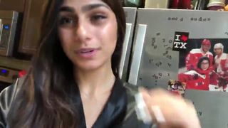 Mia Khalifa pretty girl rubs pussy