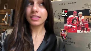 Mia Khalifa pretty girl rubs pussy