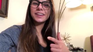 Mia Khalifa alluring woman shows vulgar essence