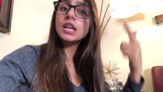 Mia Khalifa alluring woman shows vulgar essence