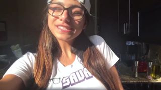 Mia Khalifa hot lady masturbates