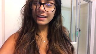 Mia Khalifa loves to put fingers in forbidden places