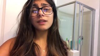 Mia Khalifa loves to put fingers in forbidden places