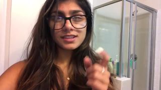 Mia Khalifa loves to put fingers in forbidden places