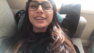 Mia Khalifa juicy harlot masturbating vagina