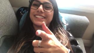 Mia Khalifa juicy harlot masturbating vagina