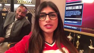 Mia Khalifa adorable mare twirls elastic booty