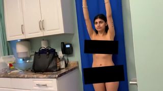 Mia Khalifa wonderful babe cums from a handjob