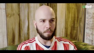 Mia Khalifa elite woman pulls a cap