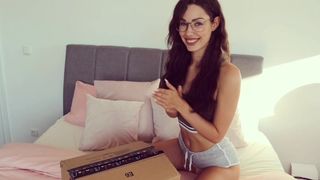 wishliste-auspacken fluffy bitch with glasses masturbates pussy