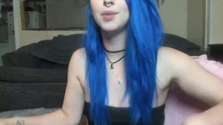 easygoing1 attractive model fucks pussy with sex toy