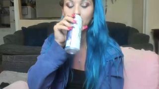 easygoing1 charming babe magically shows her body