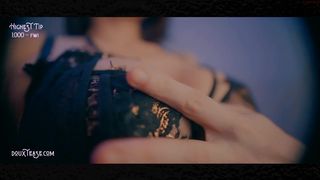 douxtease shows her sweet holes