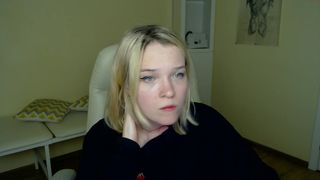 donna_crellin buxom plays with long dildo