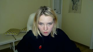 donna_crellin buxom plays with long dildo