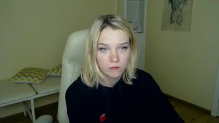 donna_crellin buxom plays with long dildo