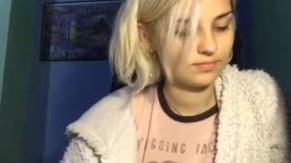 domidaves marvelous babe shows off a gorgeous bosom