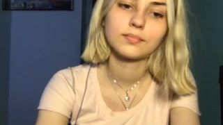 domidaves busty girl fingering her pussy with a vibrator