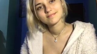 domidaves young babe jerks both holes