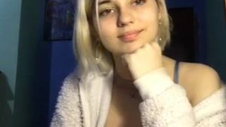 domidaves young babe jerks both holes