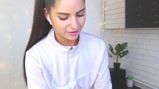 vikki_walker chic shows shaved holes