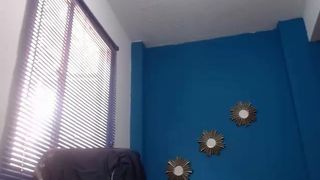 alyn_morris breathtaking babe planting in a dildo