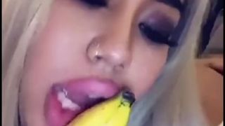 planesgirl busty bitch fucks her shaved pussy