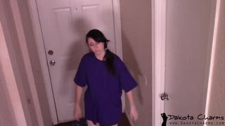 dakotacharmsxxx caresses his holes