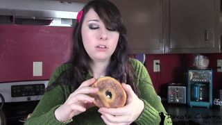 dakotacharmsxxx whore babe masturbates shaved pussy