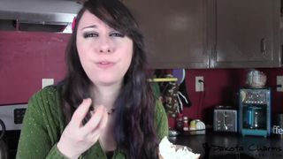 dakotacharmsxxx whore babe masturbates shaved pussy