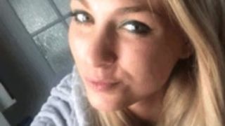 Elise aka Siswet19  amazing wench fucks herself with sex toys