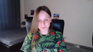 helena_wolf tasty babe fucks both holes