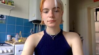 ffirefoxxx playing with her pussy