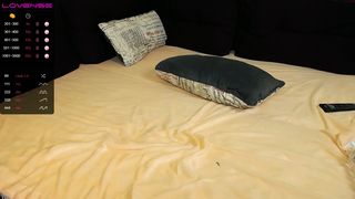 fallen_angel gently pushes the toy in her pussy