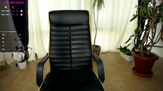 fallen_angel shy chick poses naked