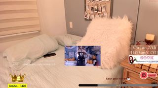 emma_lu1 with dildo relaxes her shaved vagina