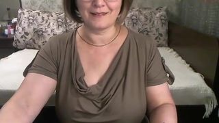 carolineodream shy babe fucks her cunt with a sex toy