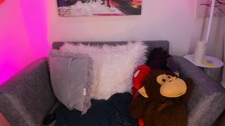 amelie_doffman spread her legs and caresses herself