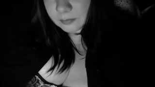 amelie11 hot babe gently jerks pussy