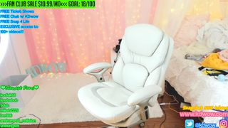 kdwow appetizing babe lifts her legs